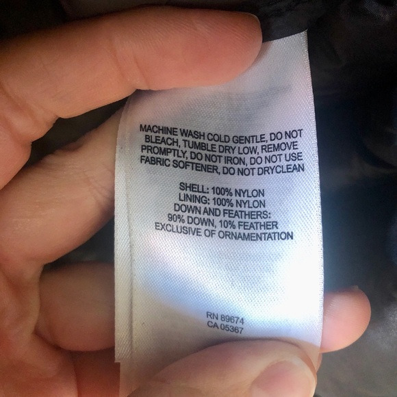 Mountain Hardwear Black Insulated Down Puffy Jacket with hood - Picture 6 of 9